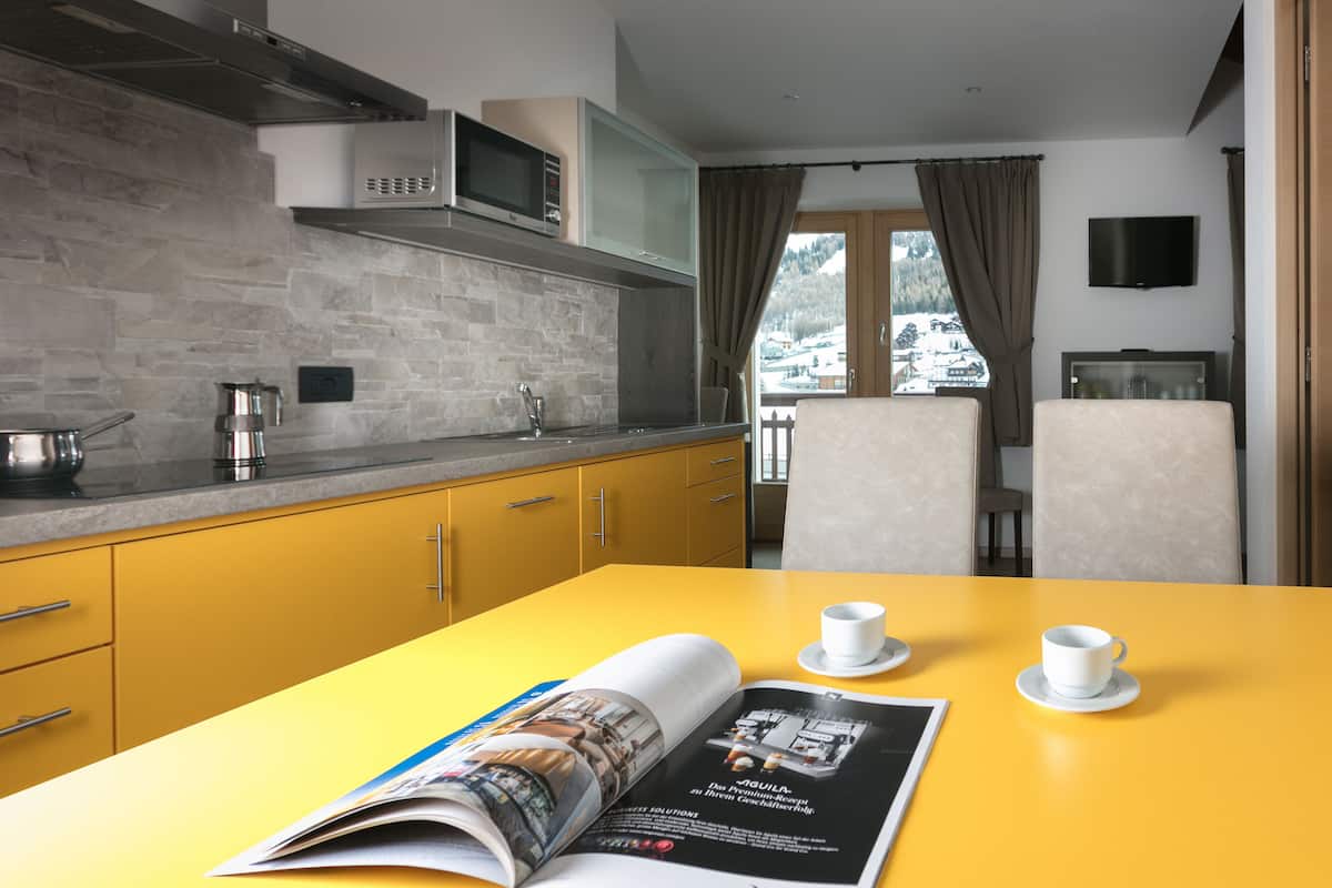 Apartment, 2 Bedrooms | Living area
