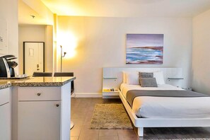 1 chambre, bureau, fer et planche à repasser, Wi-Fi gratuit