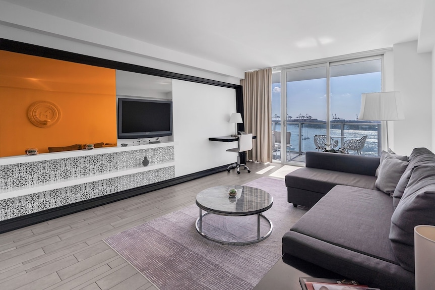 South Beach Bay View Suite + Private Balcony, Pool, Spa & Gym - 南海灘