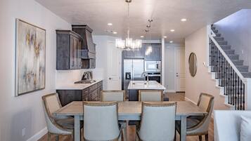 Townhouse, Beberapa Tempat Tidur (Canyon Crest Escape) | Dapur pribadi | Ketel listrik, pemanggang roti, dan tisu