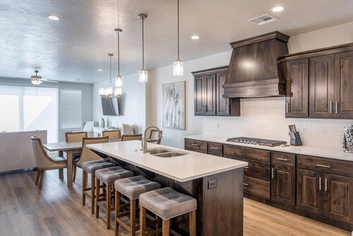 Canyon Crest Escape