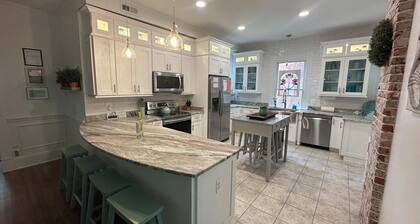 Renovated Gem: Walk to Beach, Historic District Shops, Restaurants, Central Park