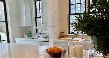 Idyllic Mystic Estate ~ Private Lovely Pool ~ Beautiful Landscaping!