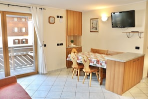 Apartment, 2 Bedrooms (6 pax) | Living area