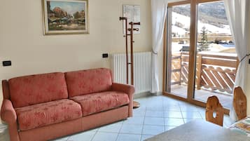 Apartment, 2 Bedrooms (6 pax) | Living area | LCD TV