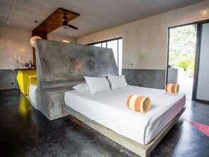 3 bedrooms, in-room safe, iron/ironing board, free WiFi