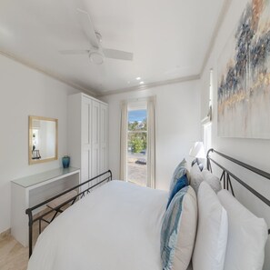 4 bedrooms, iron/ironing board, WiFi, bed sheets