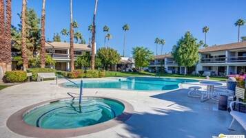 Piscine extérieure, piscine chauffée