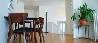 Two Bedroom airy modern apartment - Green Door