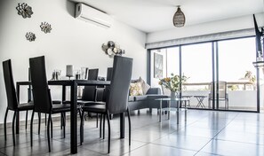 Dining - Apartment safe and fully furnished (Villas Puerto Iguanas)