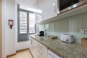 Fridge, microwave, dishwasher, coffee/tea maker