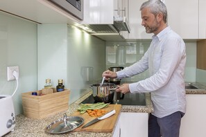 Fridge, microwave, dishwasher, coffee/tea maker