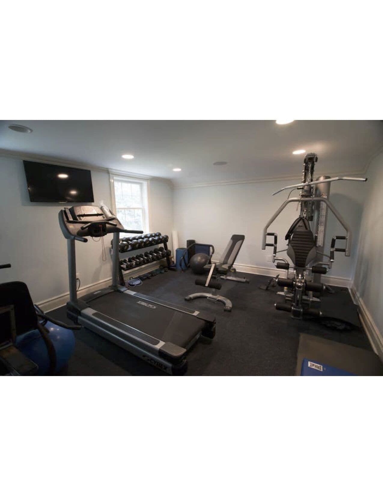BEAUTIFUL PRIVATE SUITE-2ND FL BARN, SHORT BIKE OR WALK TO VILLAGE & BEACHES