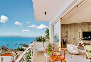 Property grounds - Romantic Zone Luxury Ocean-View Condo w/Rooftop Infinity Pool. Walk to Beach! (Puerto Vallarta)