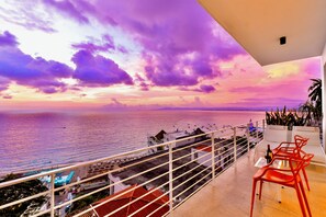 Property grounds - Romantic Zone Luxury Ocean-View Condo w/Rooftop Infinity Pool. Walk to Beach! (Puerto Vallarta)