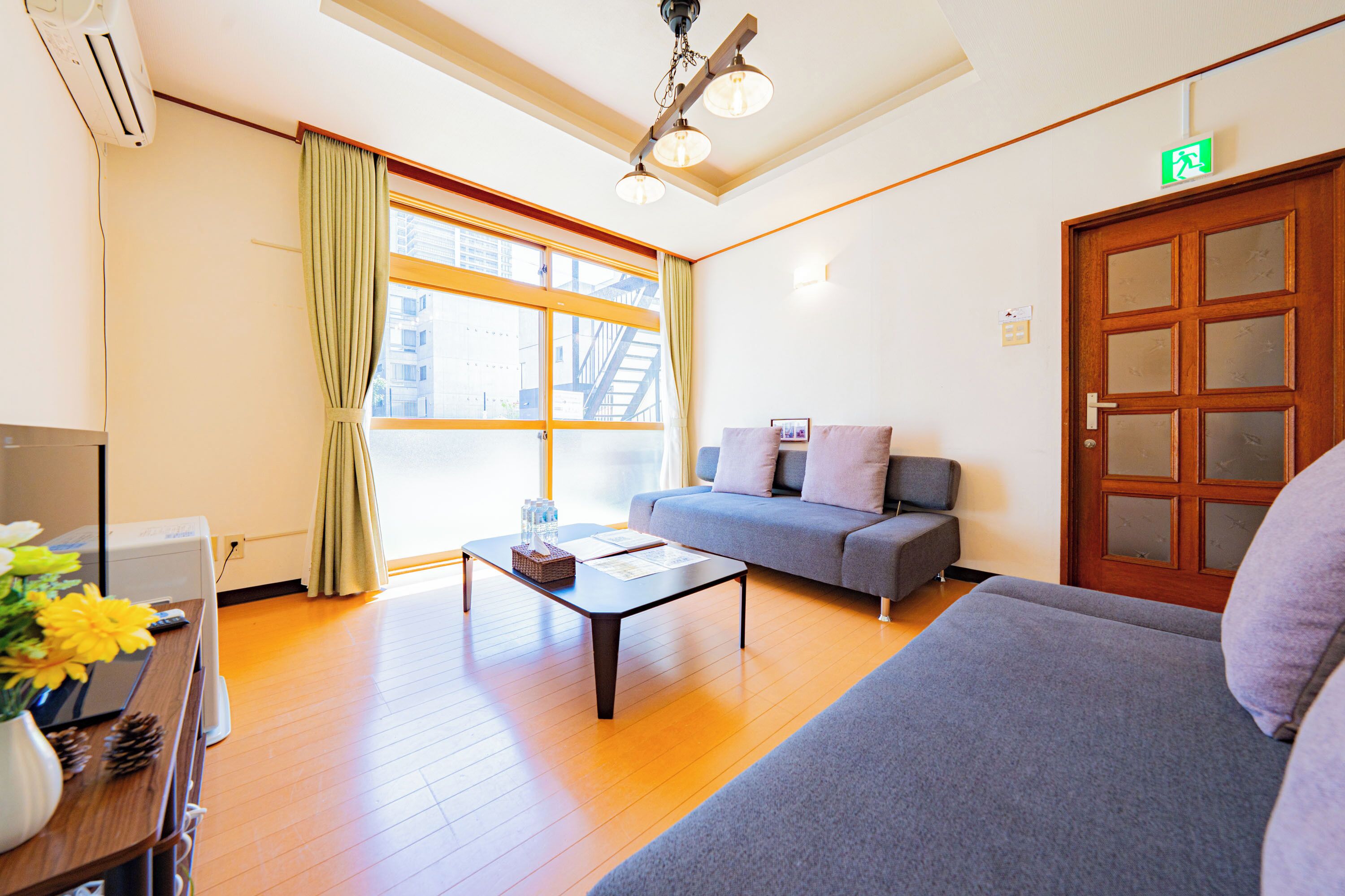 32-inch flat-screen TV with digital channels, TV