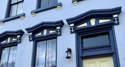 Canary Cottage in the Heart of MainStrasse Village