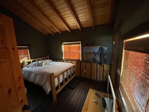 2 bedrooms, free WiFi, bed sheets - Dark Sky Cabin Retreat (Goldendale)