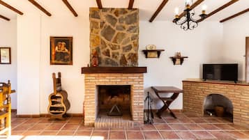 Télévision, cheminée