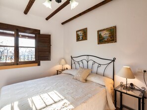 7 bedrooms, Internet, bed sheets - Complex of 3 apartments with swimming pool (Melegís)