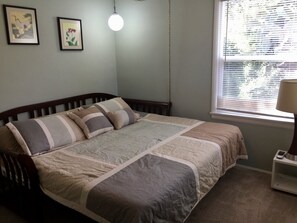 2 bedrooms, desk, iron/ironing board, free WiFi - Vista Village Retreat (Vista)