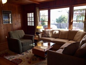 Smart TV, DVD player, books, offices