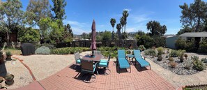 Outdoor dining - Vista Village Retreat (Vista)