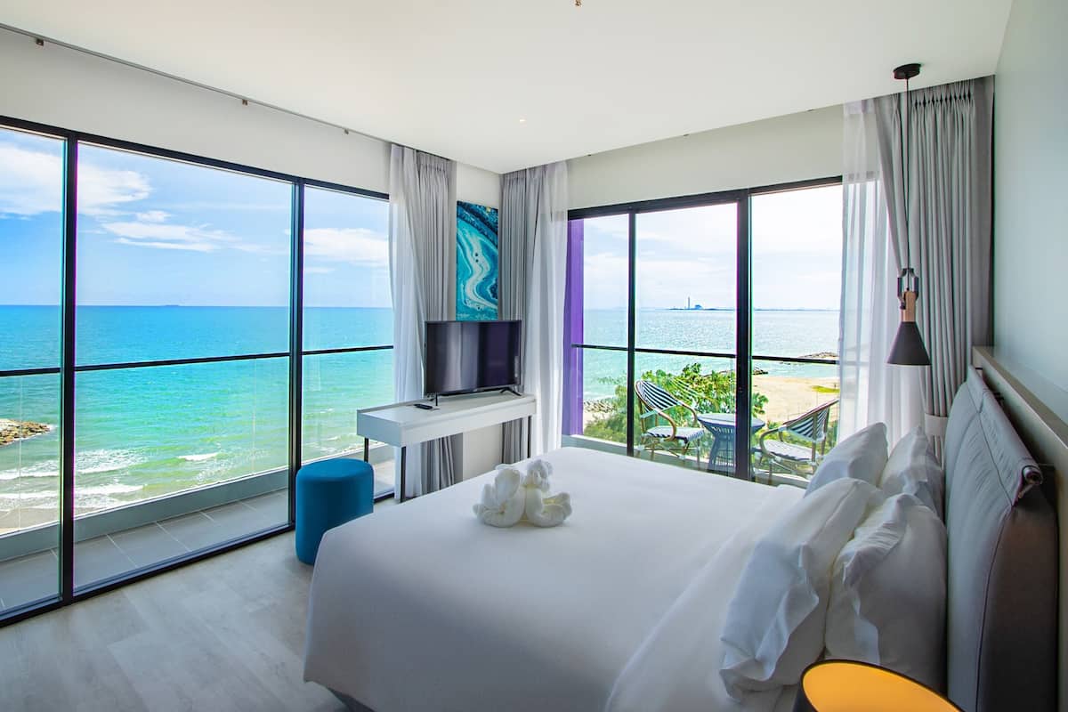 Executive Suite Sea view Room | In-room safe, desk, laptop workspace, free WiFi