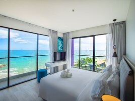 Caja de seguridad en la habitación y escritorio 