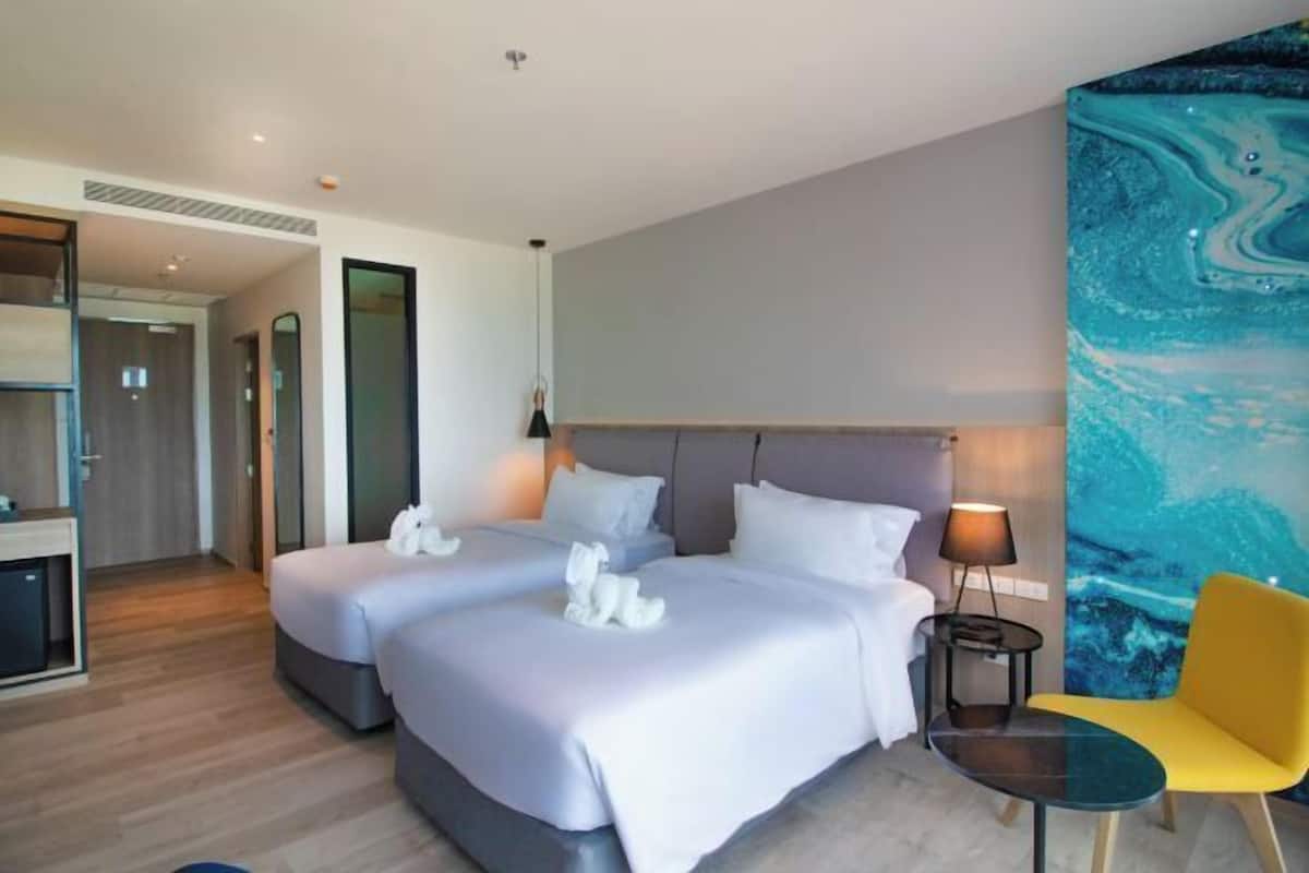 In-room safe, desk, laptop workspace, free WiFi
