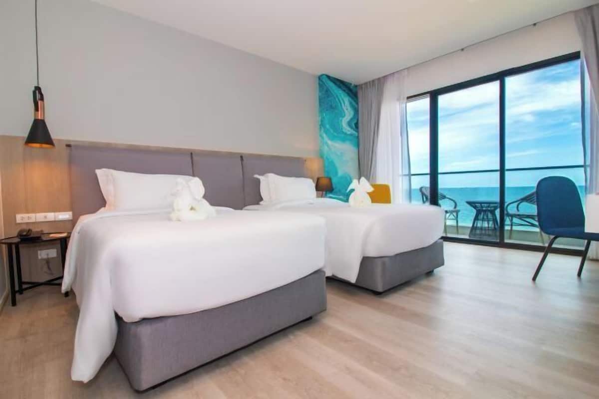 In-room safe, desk, laptop workspace, free WiFi