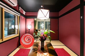 Setrika/meja setrika dan Wi-Fi gratis
