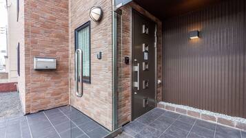 Pintu masuk properti