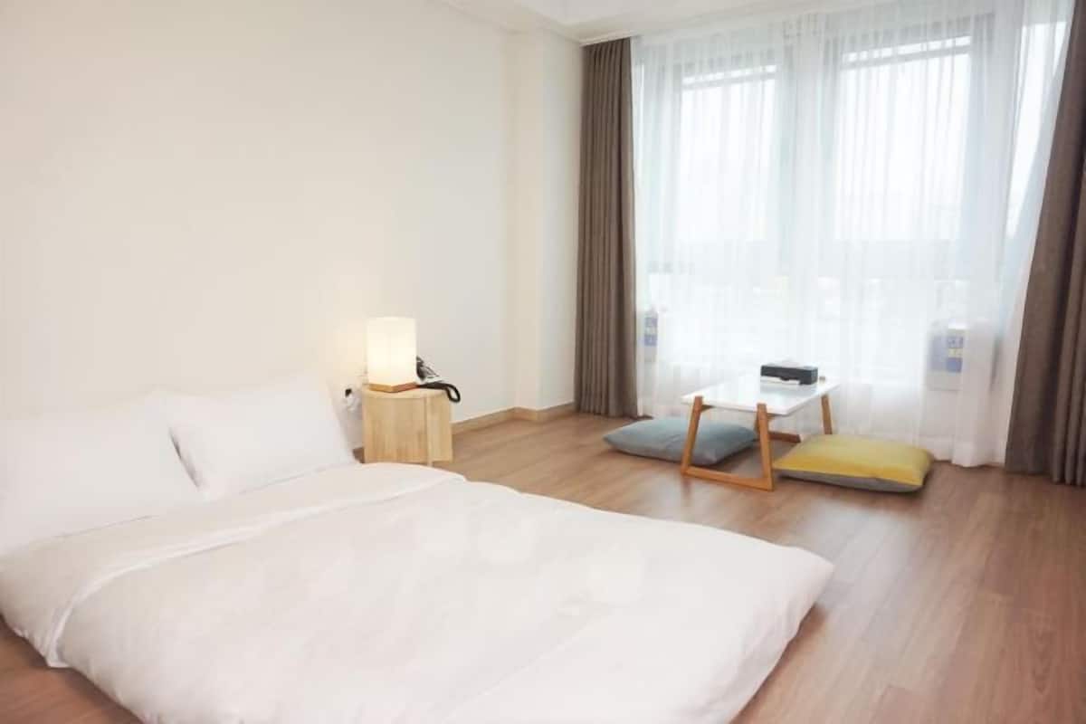 2 bedrooms, blackout drapes, free WiFi, bed sheets