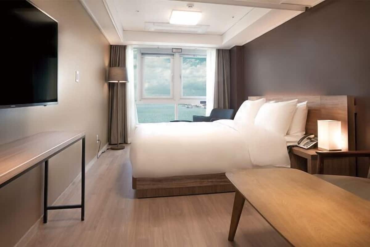 2 bedrooms, blackout drapes, free WiFi, bed sheets