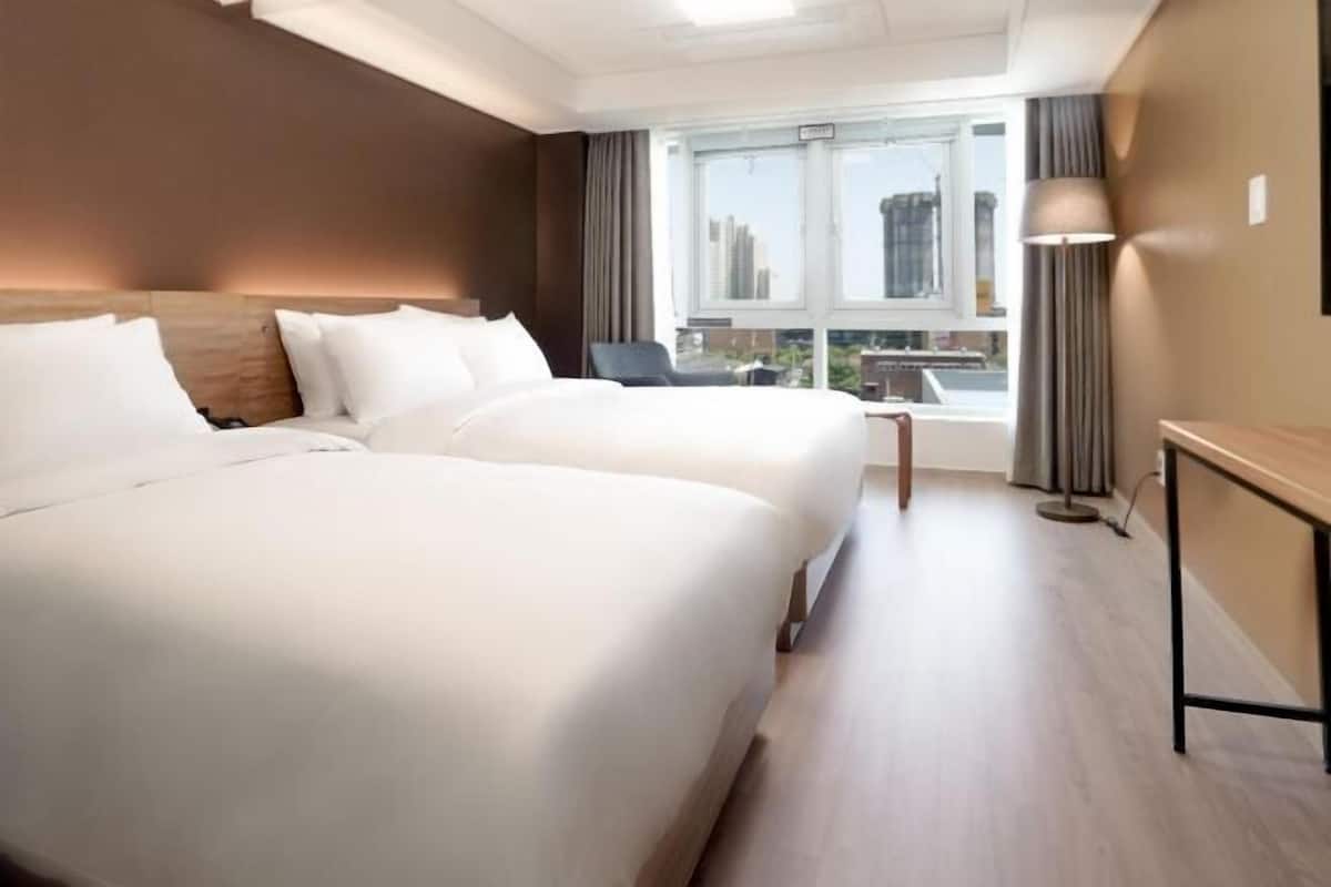 2 bedrooms, blackout drapes, free WiFi, bed sheets