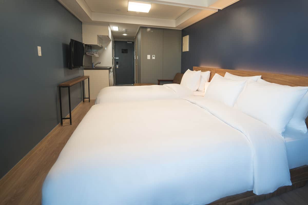 Habitación Deluxe con 2 camas individuales, vistas al lago | Cortinas opacas, wifi gratis, ropa de cama