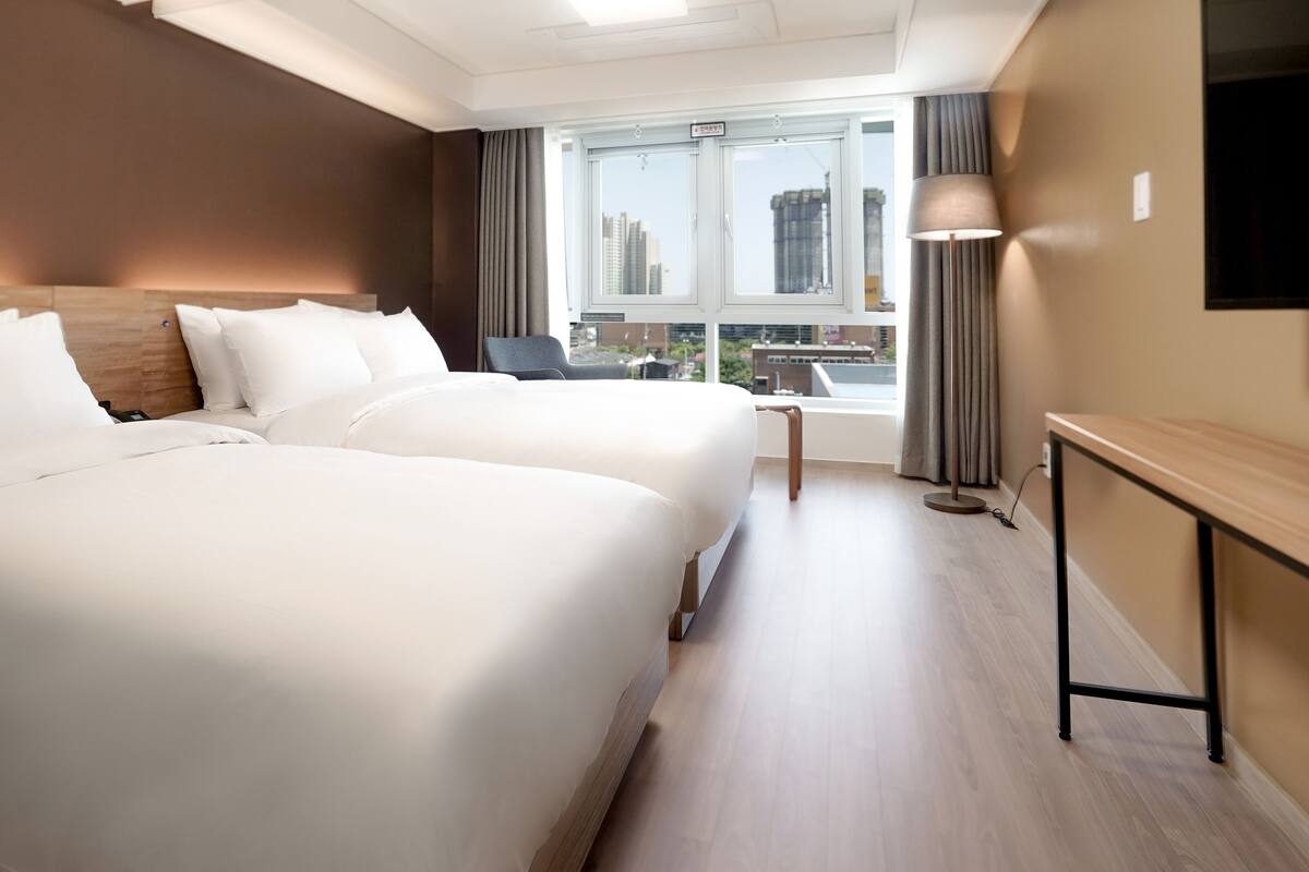 Habitación Deluxe con 2 camas individuales | Cortinas opacas, wifi gratis, ropa de cama