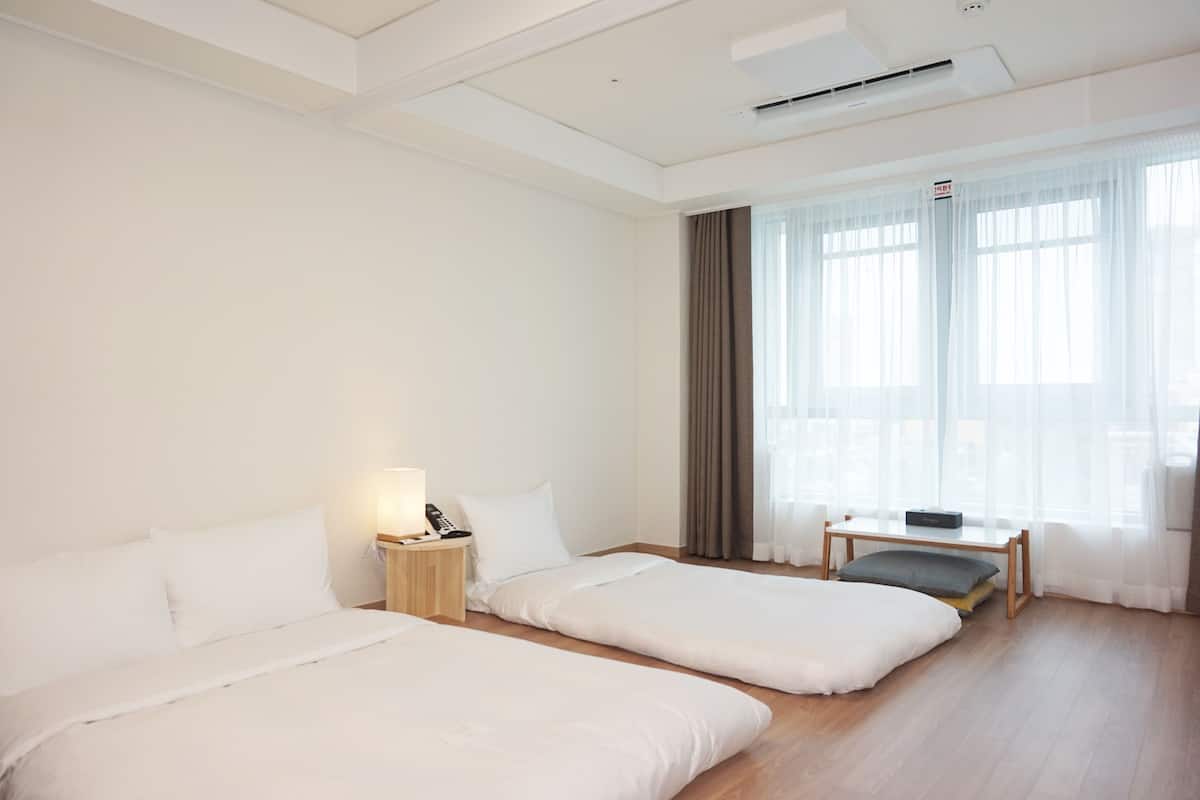 2 bedrooms, blackout drapes, free WiFi, bed sheets
