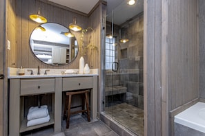 Combined shower/bathtub, jetted bath, hair dryer, towels - Upscale Lake Retreat on Large Private Lot, Expansive Deck, Boat Dock & Hot Tub! (Hot Springs)