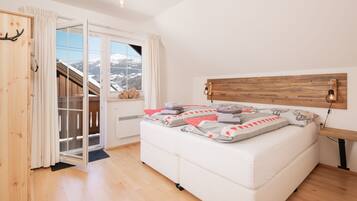 3 bedrooms, in-room safe, WiFi, bed sheets