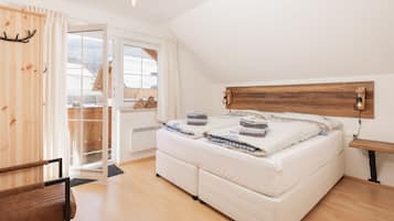 3 bedrooms, in-room safe, WiFi, bed sheets