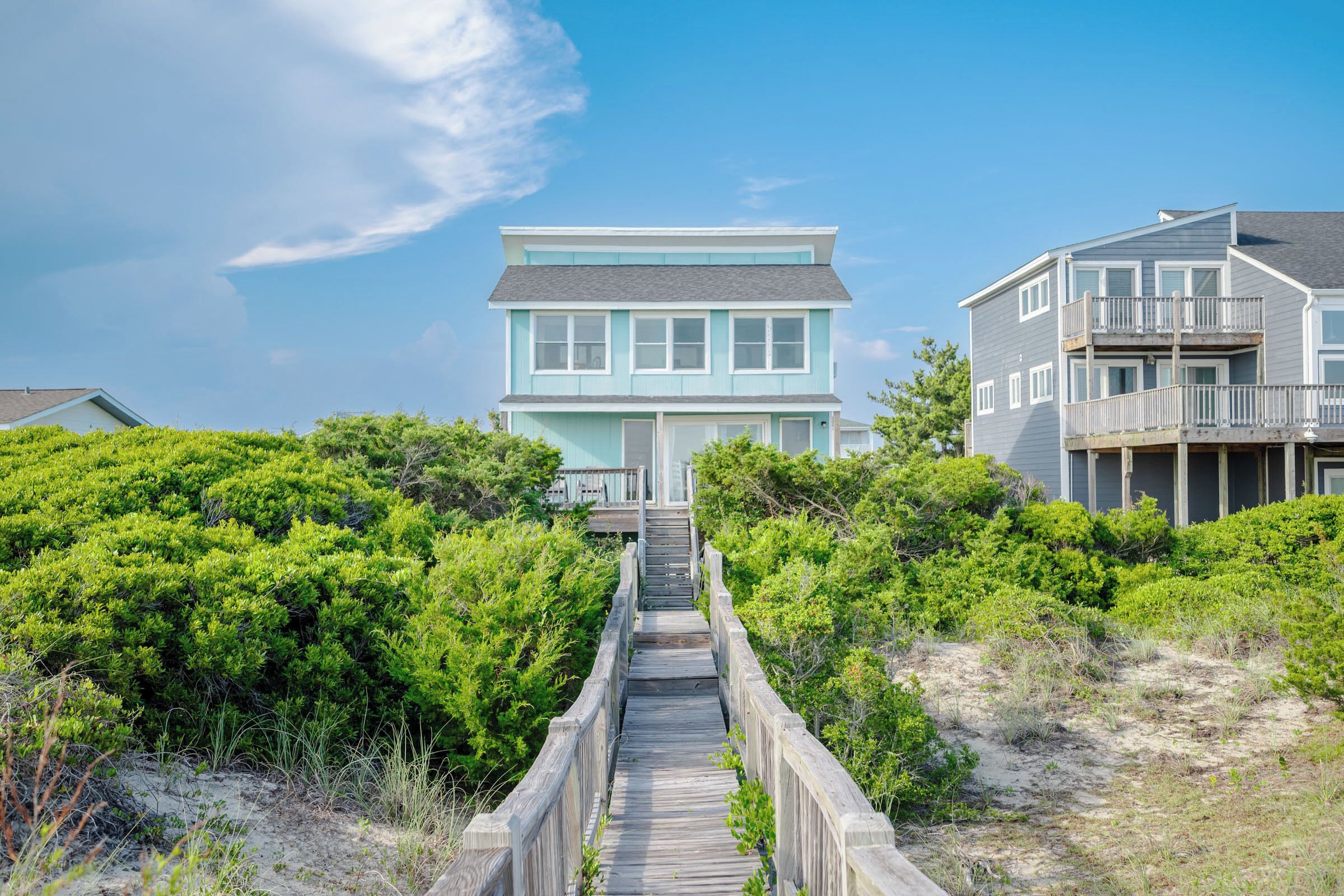 Sea Salt: Sunlit and Airy Remodeled Beachfront Home on Caswell Beach