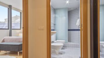 1 bedroom, iron/ironing board, internet, bed sheets