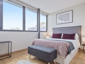 1 bedroom, iron/ironing board, Internet, bed sheets - SibsBcn Universitat- P.GRACIA. GayApartment Cozy.Decoration.Wifi. (Barcelona)