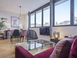 TV - SibsBcn Universitat- P.GRACIA. GayApartment Cozy.Decoration.Wifi. (Barcelona)