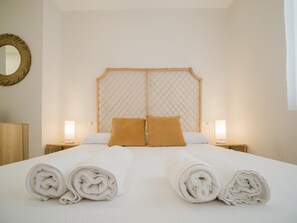 2 bedrooms, iron/ironing board, Internet, bed sheets