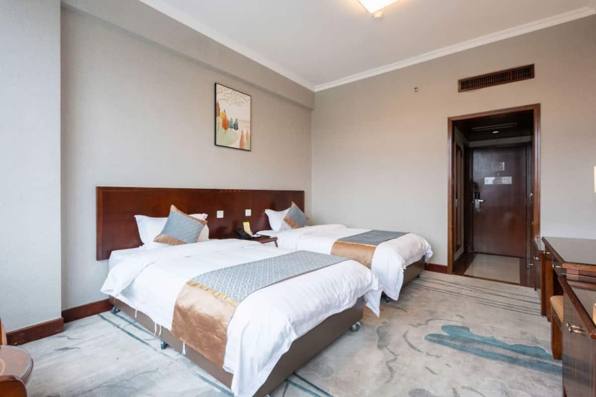 Deluxe-Zweibettzimmer | Verdunkelungsvorhänge, kostenloses WLAN, Bettwäsche