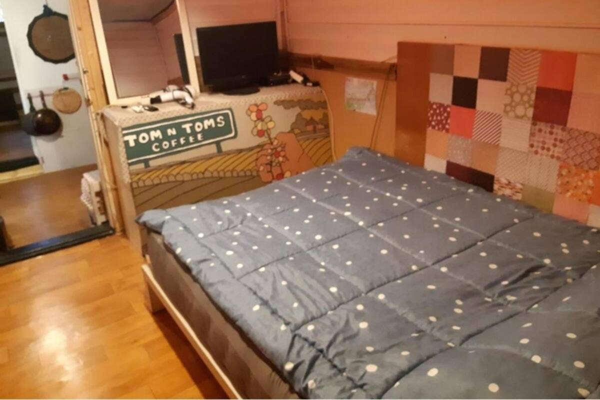 Private Double Room with Private Shower | 熨斗/熨衫板、免費 Wi-Fi、床單