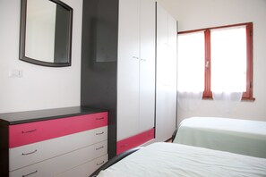 Apartment, 2 Bedrooms | 2 bedrooms, individually decorated, individually furnished - Villetta Le Ortensie DX (San Teodoro)